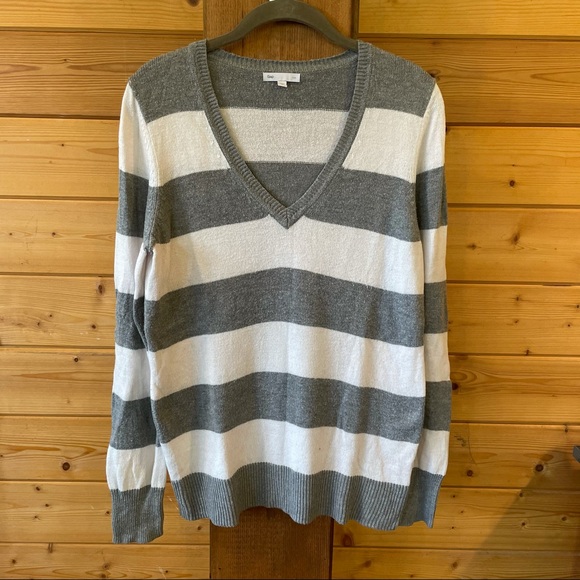Gap White and Gray Stripe Sweater Size Medium - Picture 3 of 6